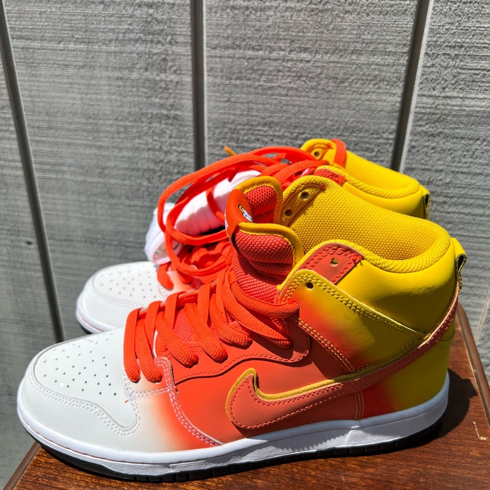 Nike SB DUNK HIGH SWEET TOOTH CANDY CORN SIZE 7.5 men’s / women’s 9.5